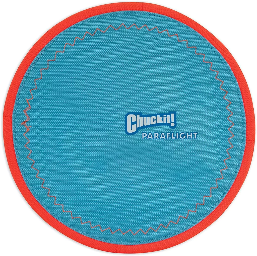 Frisbee Chuckit Paraflight, um dos nossos brinquedos favoritos para Golden Retrievers